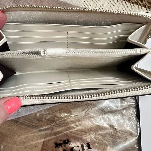 NWT Coach Zip Wallet. - Picture 4 of 4